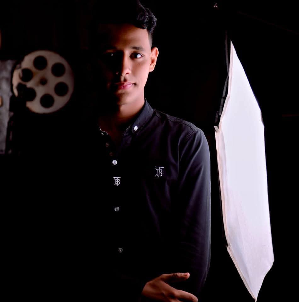 أحمد أنور العبايدي: خبير السوشيال ميديا الذي يقود التحول الرقمي